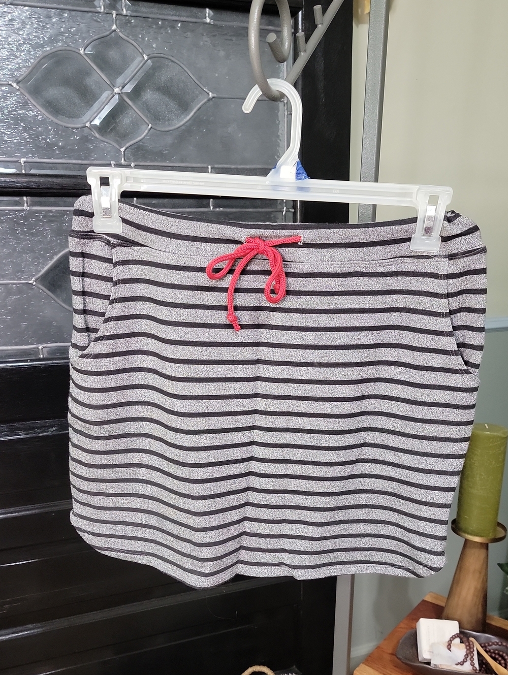 Sundry Gray & Black Striped Mini Skirt Size 0 Red Drawstring Pockets EUC